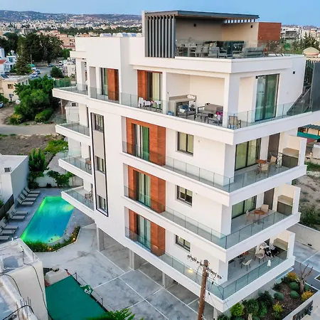 Sanders Olive * Paphos